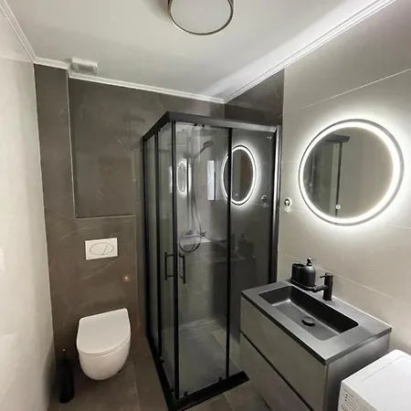 Lux Sa Garazom Blizu Centra شقة تريبينيي