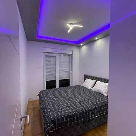 Lux Sa Garazom Blizu Centra تريبينيي