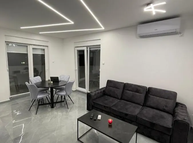 Lux Sa Garazom Blizu Centra * Trebinje