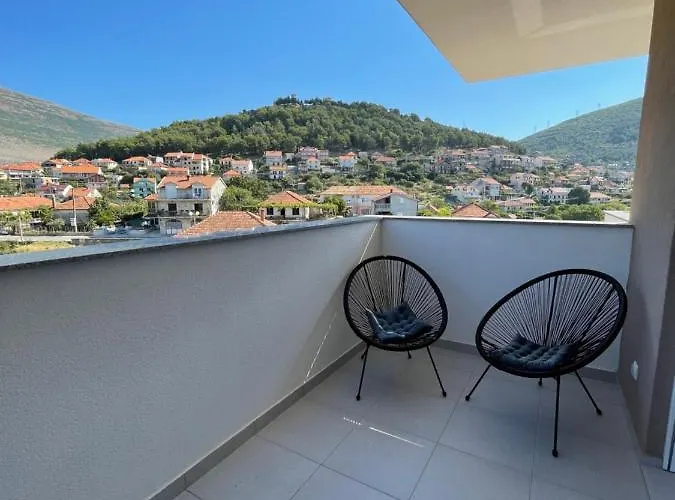 Apartment Lux Sa Garazom Blizu Centra