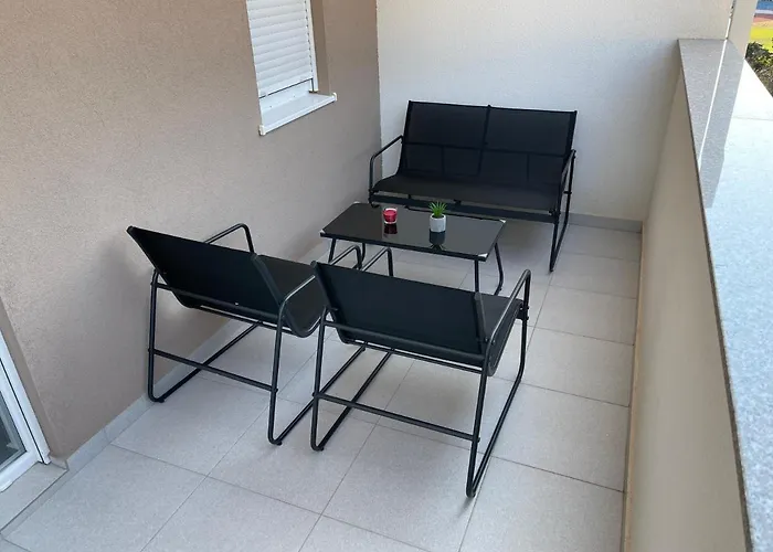 Apartment Lux Sa Garazom Blizu Centra *