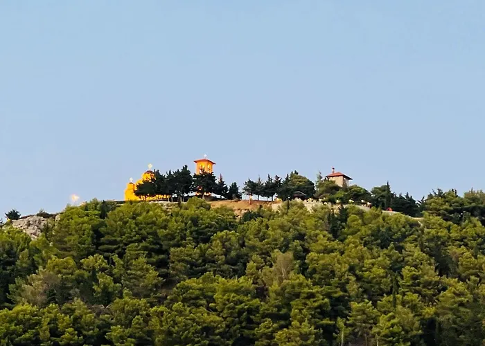 Lux Sa Garazom Blizu Centra